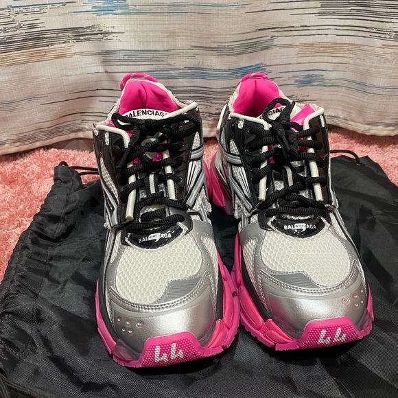 Balenciagas size 11 worn once 500$ public meet up no trades serious buyers only! - Picture 1 of 6